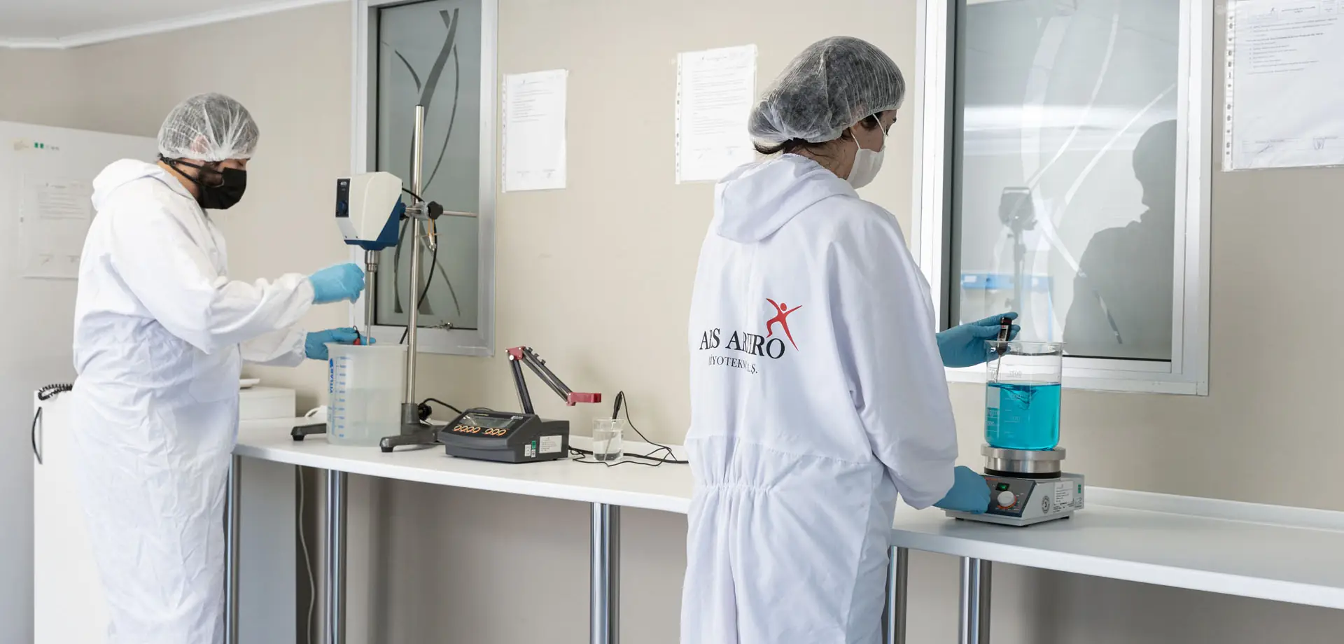 Ars Arthro laboratuvarında çalışan araştırmacılar